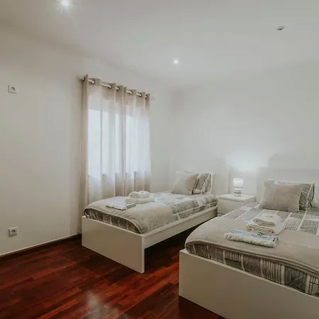 別荘 53 - The Daisy Moon House